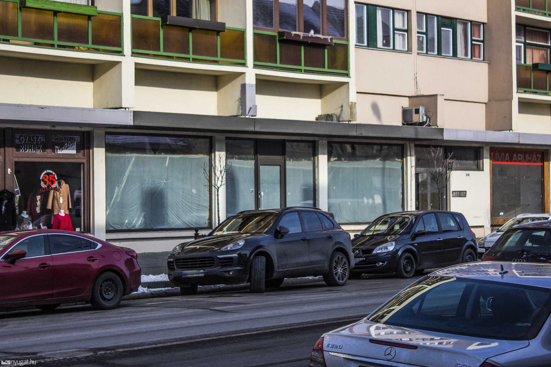 Mindenkit kirúgnak a Szarvasi kávéfőző gyárból Mindenkit kirúgnak a Szarvasi kávéfőző gyárból