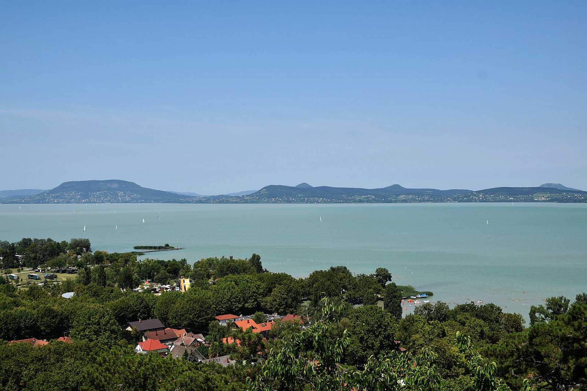 Gond lehet a Balatonnal – kormányhatározat jelent meg az azonnali beavatkozásról Kép