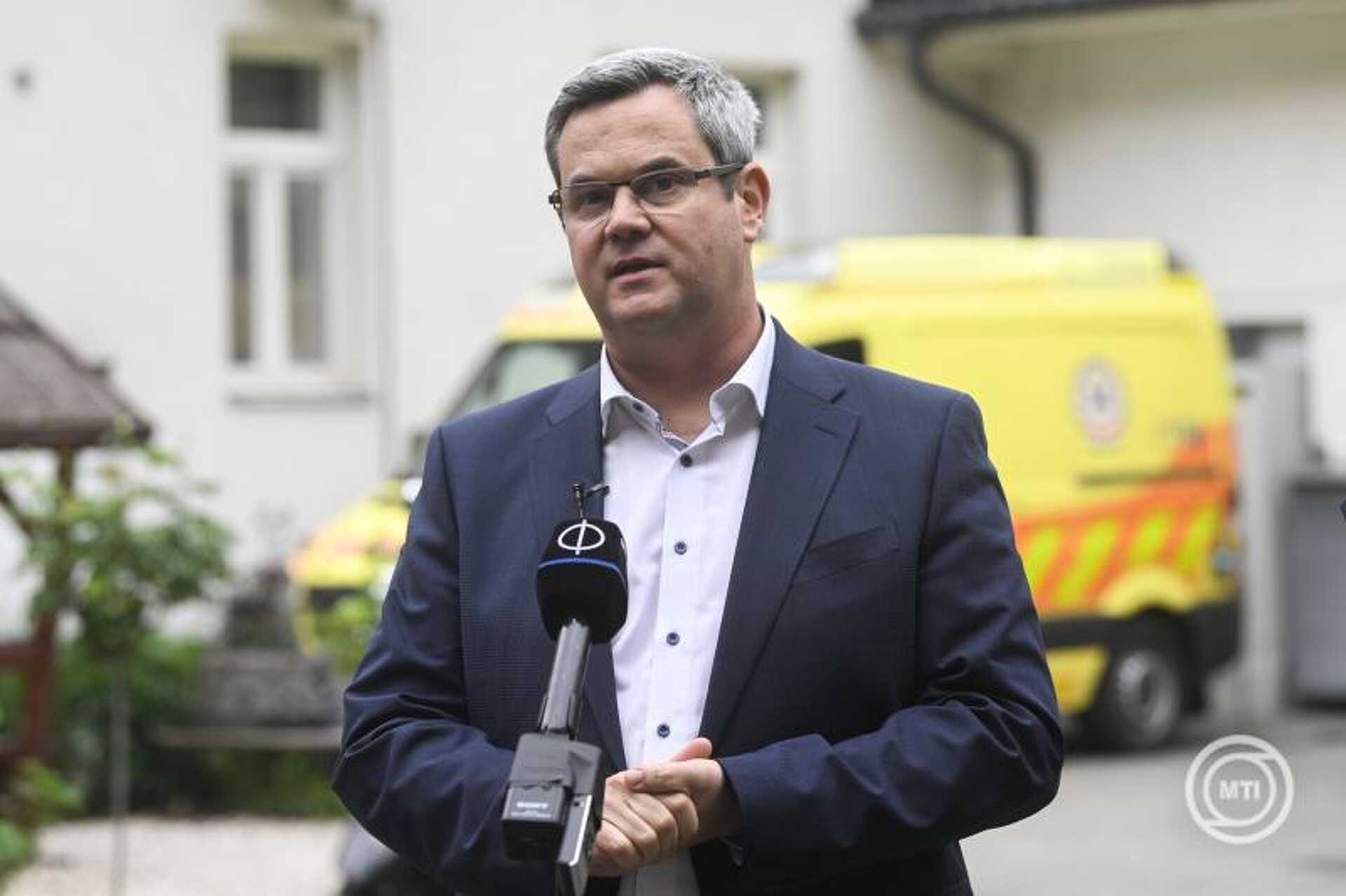 Rombolja az orvosokba vetett bizalmat - A Magyar Orvosi Kamara nekiment az egészségügyi államtitkárnak Kép