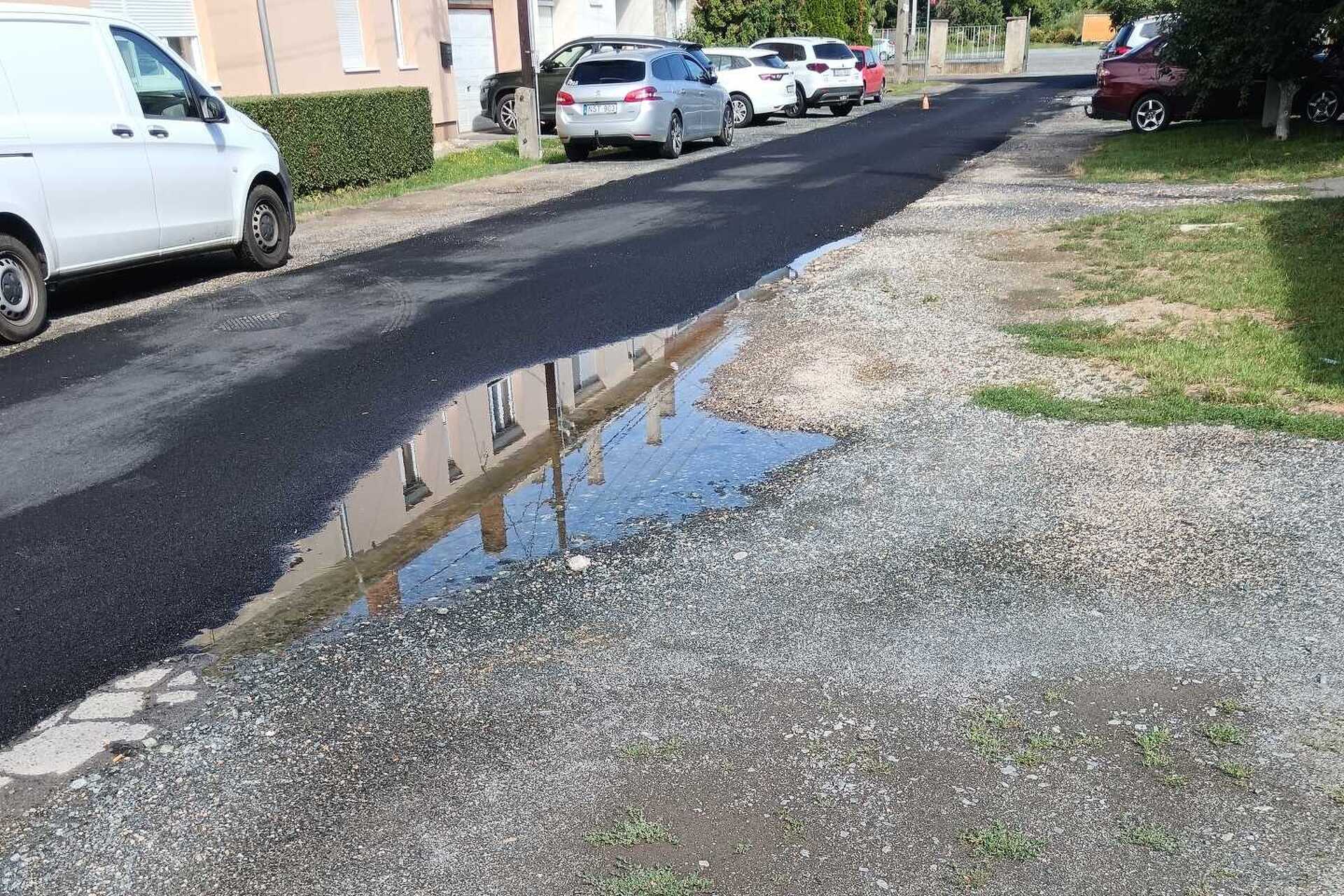 Felújították a szombathelyi Székely Bertalan utcát – csak az úthiba nem tud róla Kép