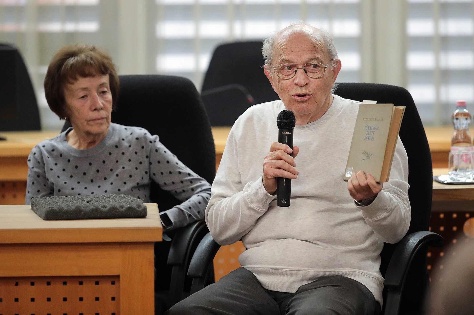 „Jókait olvasni kell – ennyi az egész”