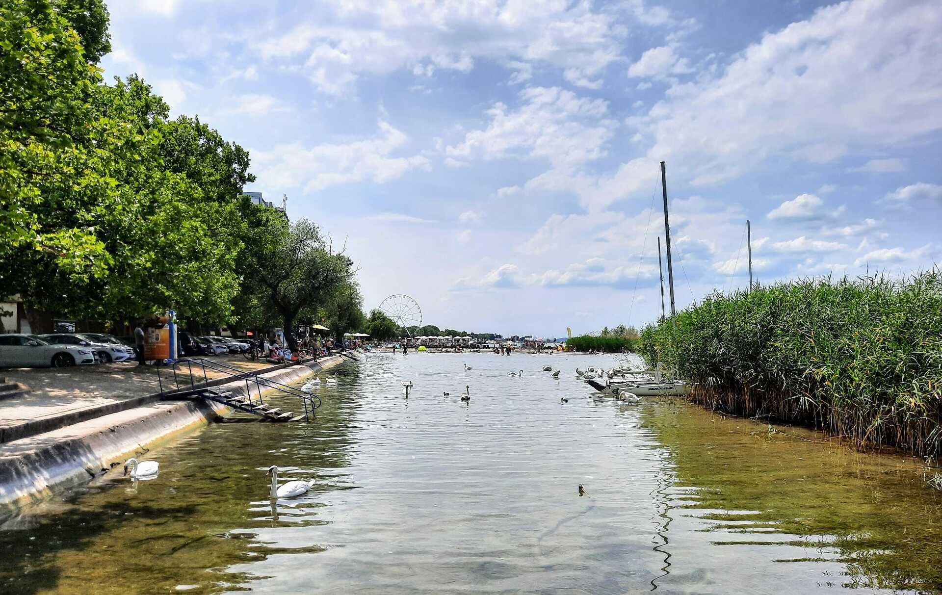 Fekáliás víz szivárgott a Balatonba Kép
