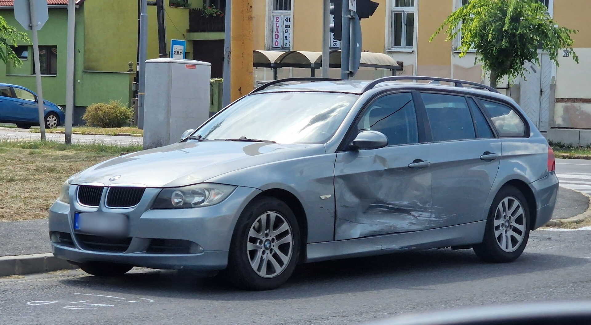 Szirénázó rendőrautó ütközött személyautóval Szombathelyen Kép
