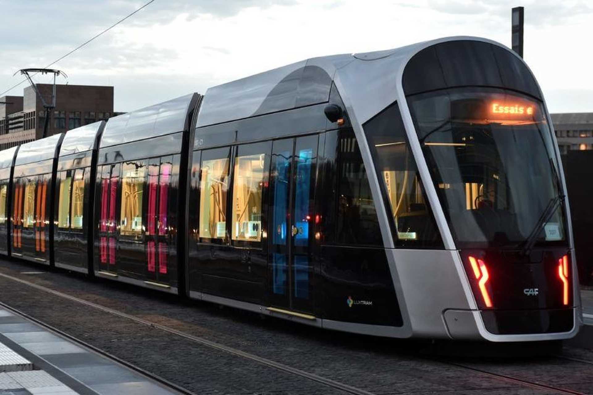 Caf urbos 3/9. современный трамвай. Green transport. трамвай эдинбурга. транспорт европы.