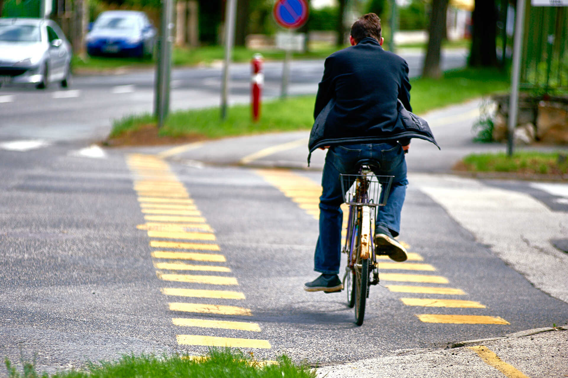 Miért nem tanulnak KRESZ-t a biciklisek és a gyalogosok? Kép