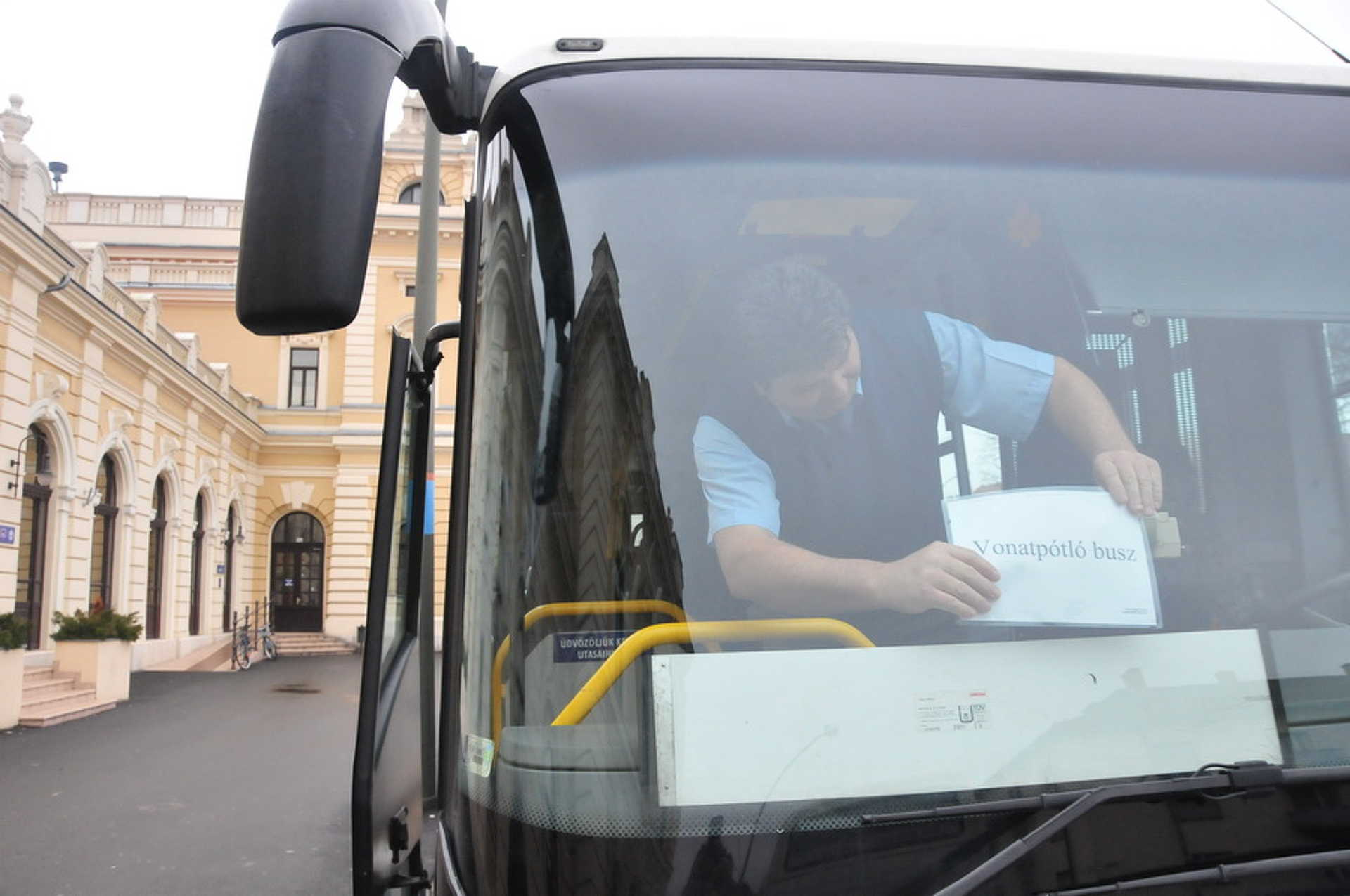 Mávinform: összeomlott a pécsi vonal