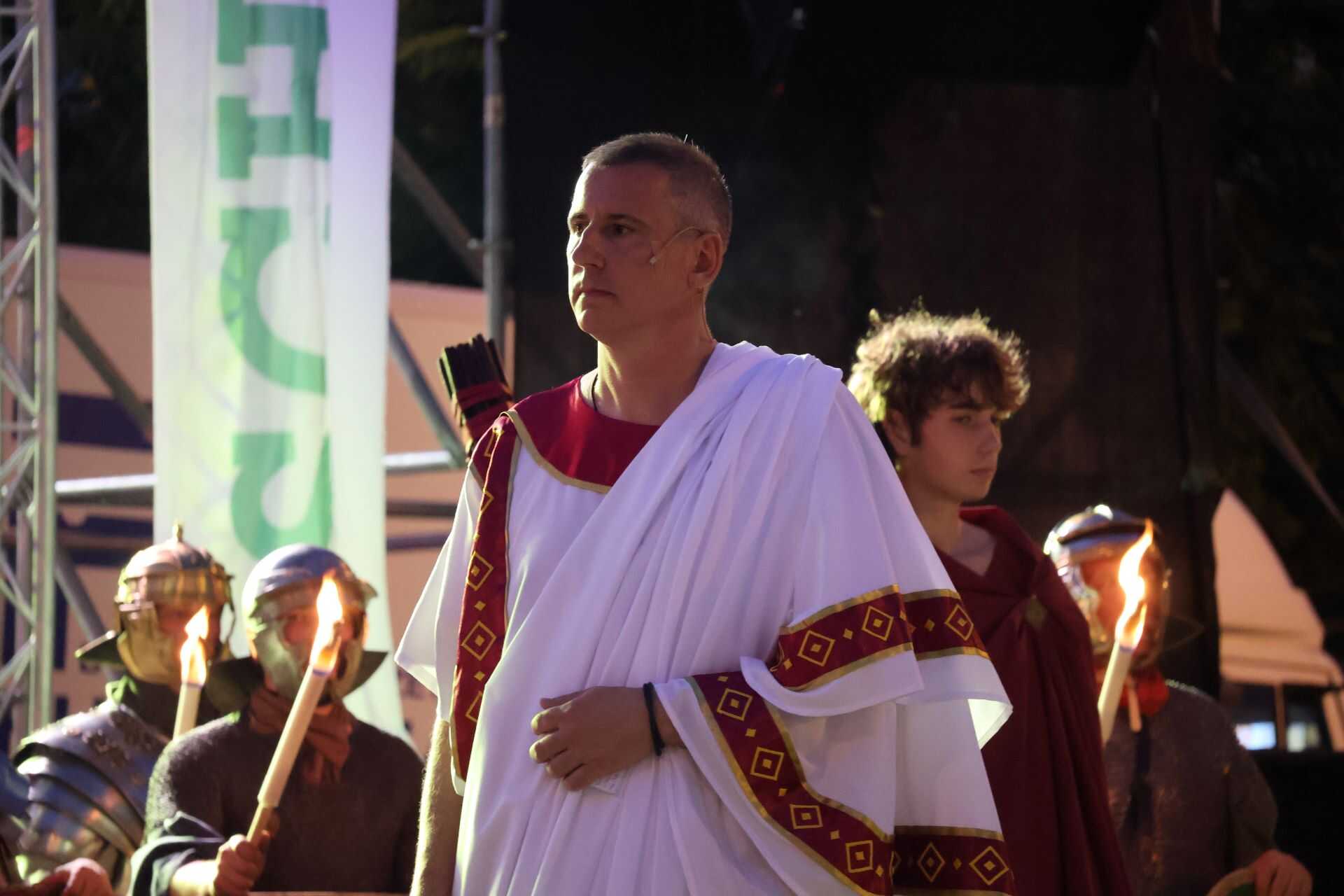 Így vonult be Nemény "Duumvir" András, a kolónia legfőbb magisztrátusa Kép