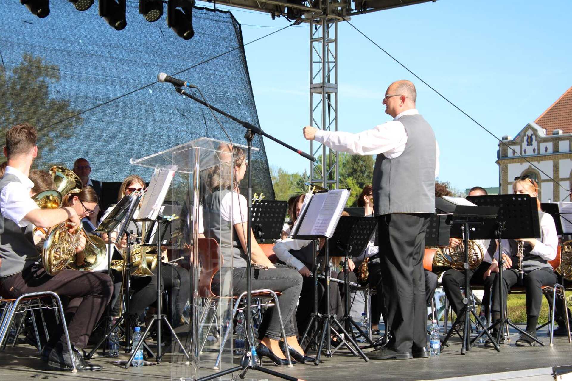 Rápli Róbert vezényli a gotthárdi fúvósokat