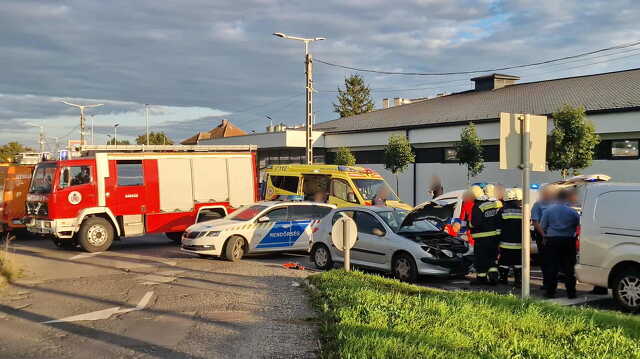 Rosszul lett és meghalt egy sofőr Sárváron - pirosnál álló Citroennek ütközött a Peugeot
