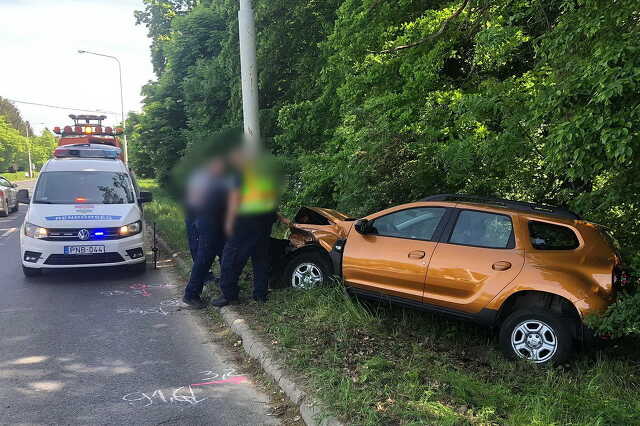 Ittas sofőr Daciája ütközött oszlopnak Körmenden, a 8-as főúton