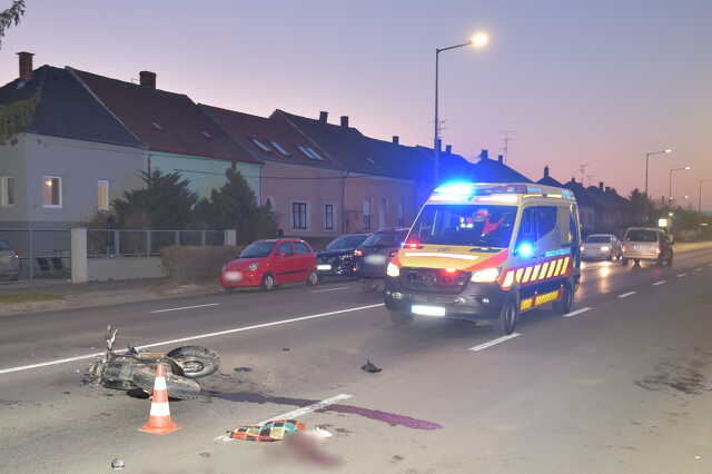 Motor és Mercedes kisáruszállító ütközött Szombathely - súlyosan megsérült a motoros