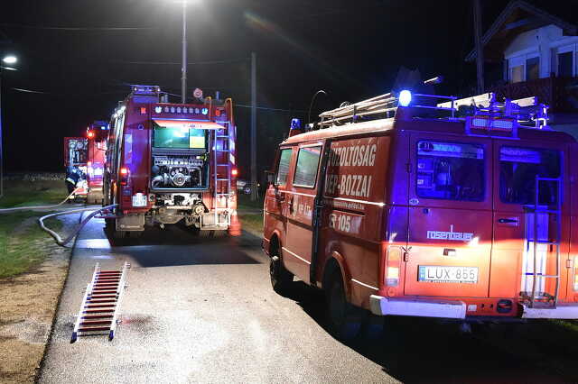 Tetőtérben keletkezett tűz a vépi Hunyadi utcában