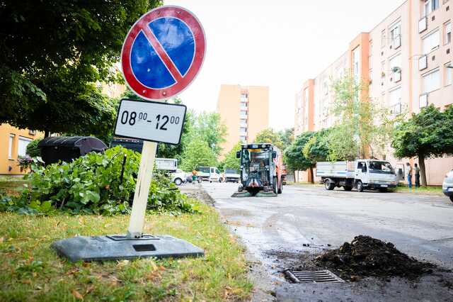 Parkolót tisztítottak a Derkovitson 