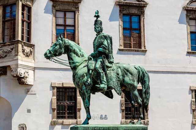 Hadik András szobor
