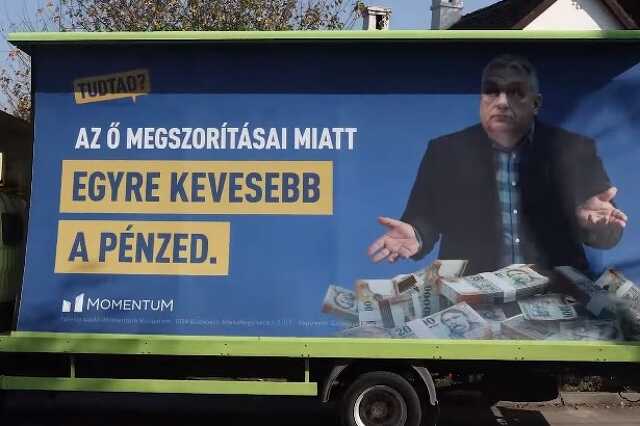 A Momentum plakátkampány