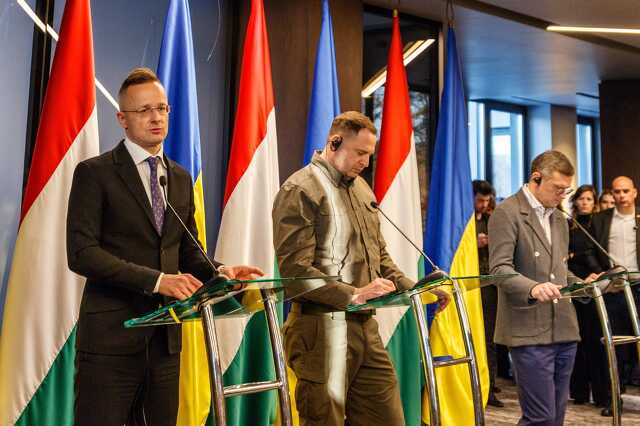 Szijjártó, Andrij Jermak és Dmitro Kuleba
