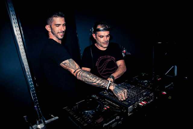 A DJ pultban