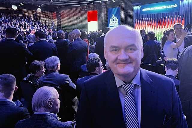 Hende Csaba évértékelőn járt
