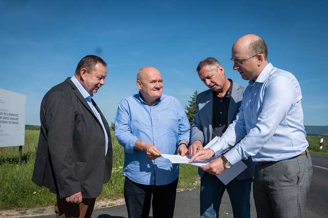 Hende bicikliutat jelent be
