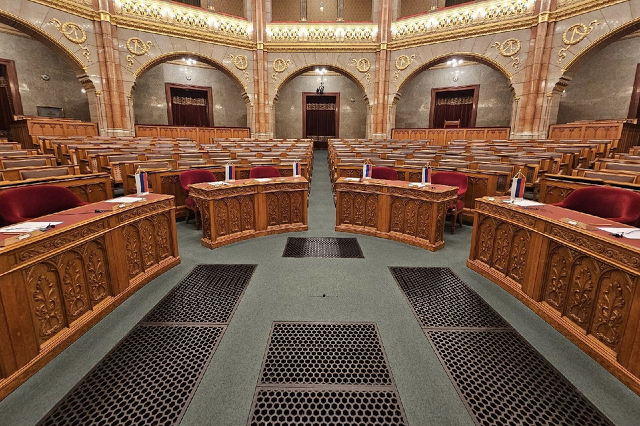 Orosz zászlók a parlamentben