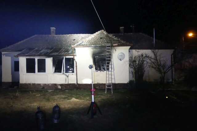 Felgyújtott ház