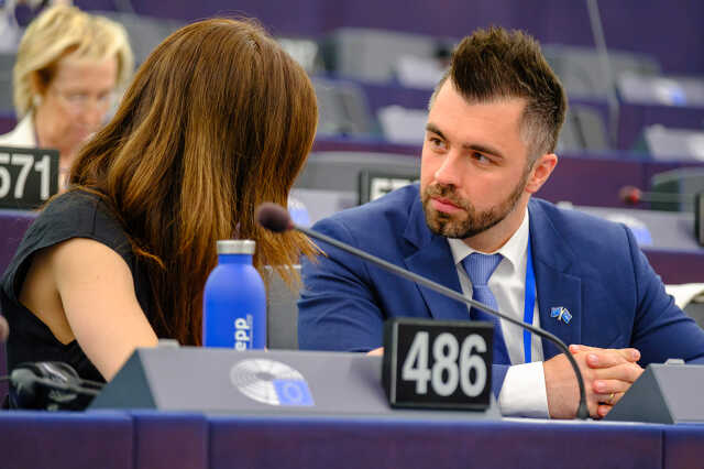 dr. Kulja András