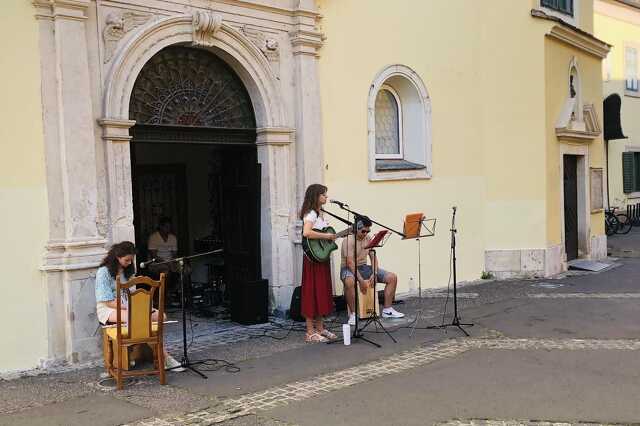 Utcai dicsőítés
