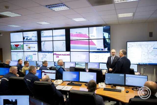 Orbán Viktor vezetésével ülést tart az árvízvédelmi operatív törzs