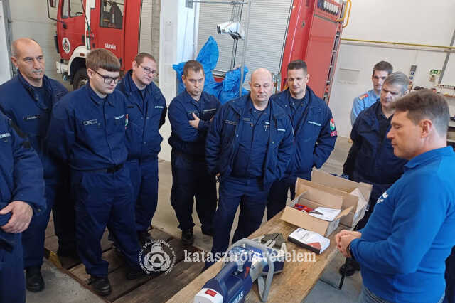 Egy feszítő-vágóval és egy feszítőhengerrel gyarapodtak a sárvári tűzoltók 