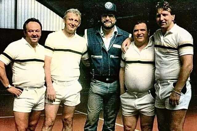 Kárpáti György vízilabdázó, Albert Flórián labdarúgó, Bujtor István színész, Puskás Ferenc szintén focista és a sárvári születés