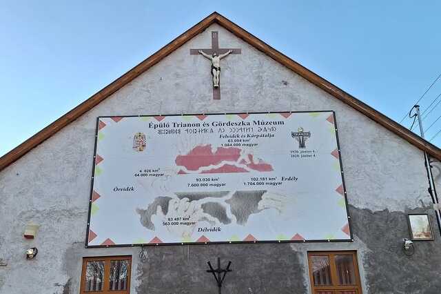 Épülő Trianon és Gördeszka Múzeum