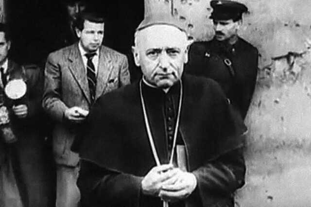 Mindszenty József esztergomi érsek, bíboros, hercegprímás.