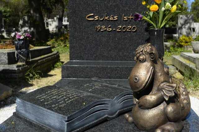 Csukás István sírja