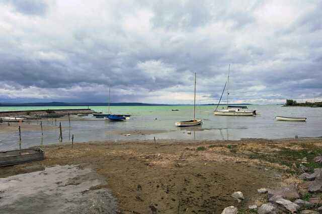 Brutális aszály a Balaton déli partjainál