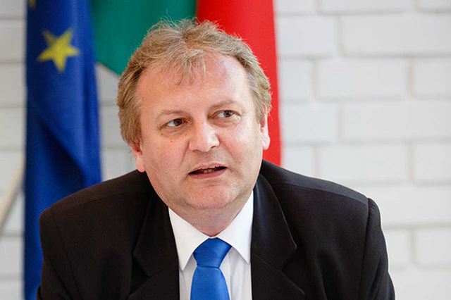 Hiller István