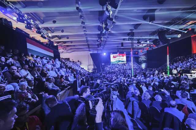 Telt ház a szombathelyi DPK rendezvényen