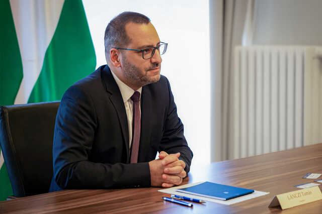 Lánczi elvtárs