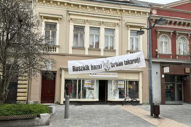 Molinó a Savaria téren