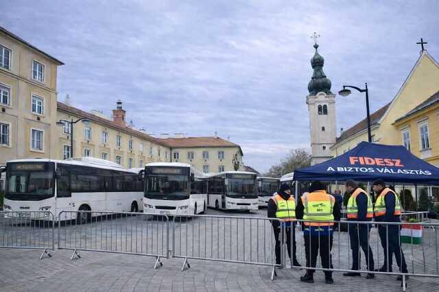 Buszparkoló a Savaria téren
