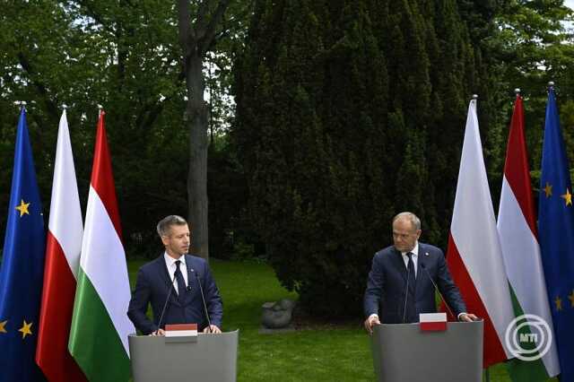 Magyar Péter és Donald Tusk sajtótájékoztatója