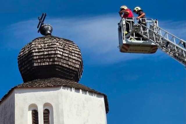 A gyalogosforgalmat veszélyeztette egy pápoci kápolna keresztje