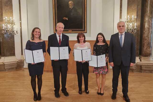 Köznevelési szakembereket tüntettk ki az ELTE SEK-en 