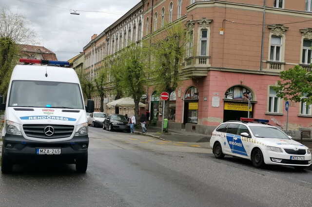 Bűnügyi helyszínelők érkeztek a szombathelyi Széll Kálmán utcába