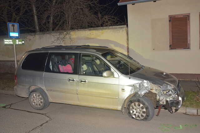 Ittas sofőr Kiája lökött előre parkoló Opelt Szombathelyen - nem értette, miért hívtak rendőrt az esethez