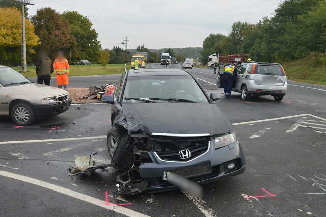 Honda kanyarodott egy szemből érkező Suzuki elé Kámnál, a 8-as főúton
