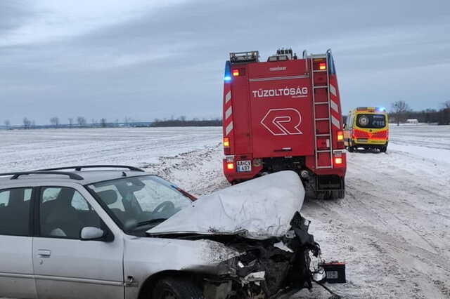 Renault és Peugeot ütközött frontálisan Tokorcs és Celldömölk között Fotó: Olvasó