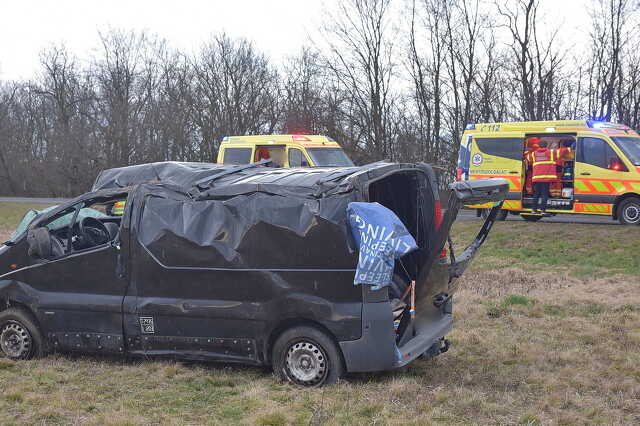 Opel borult fel Csempeszkopács közelében