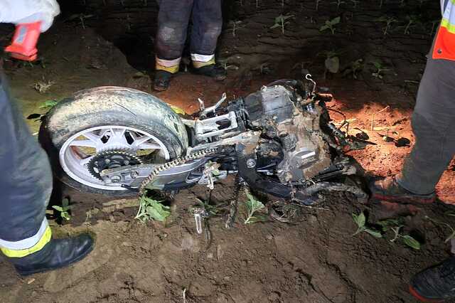Súlyos motorbaleset Rumnál - fának hajtott egy ittas sofőr BMW-vel
