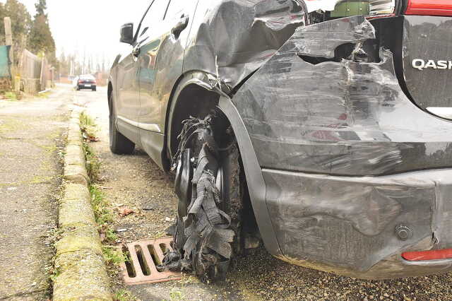 A Nissan vezetője elhajtott a baleset helyszínéről