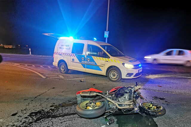 Suzuki motor elé kanyarodott egy Opel Szombathely határában a 86-os és 87-es főutak közös szakaszán